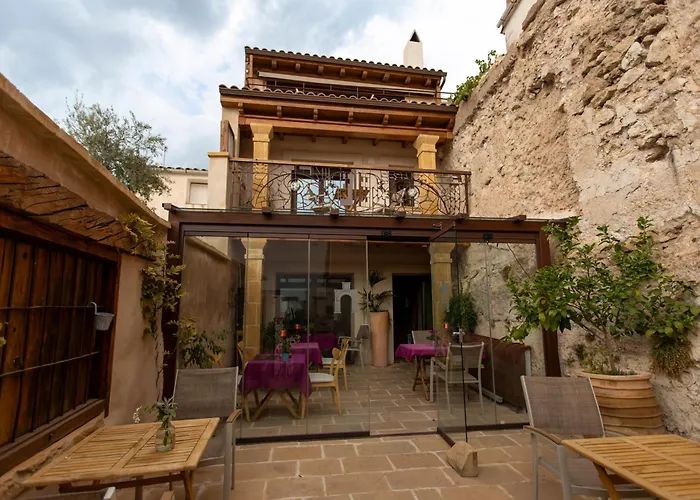 Hotel Poeta Jorge Manrique