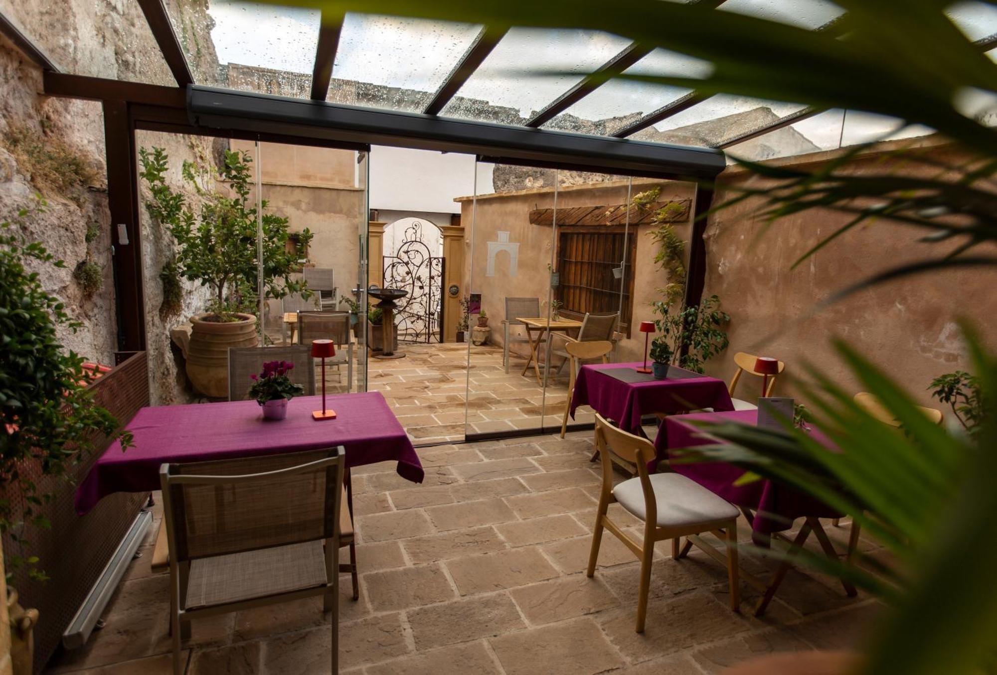 Hotel Poeta Jorge Manrique